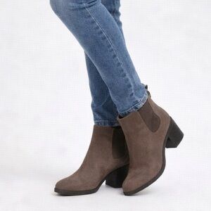 NWT Taupe Chelsea Ankle Boots | Block Heel | Women’s